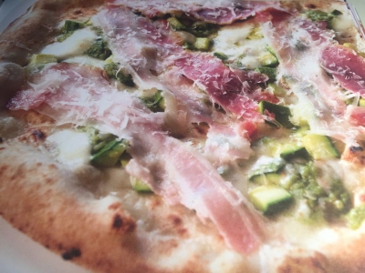 Pizza zucchine e pancetta